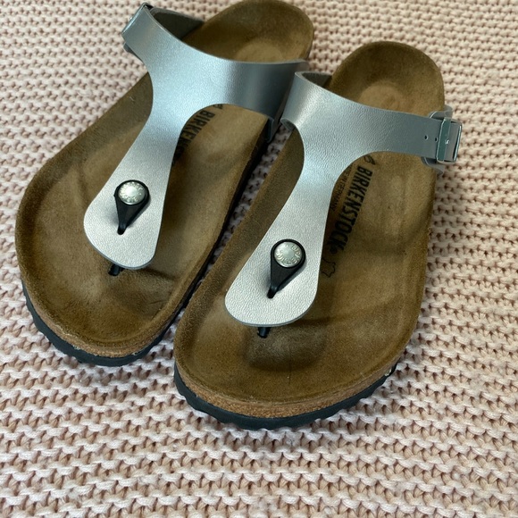 Birkenstock Shoes - Women’s 9 (39) Gizeh Like New!